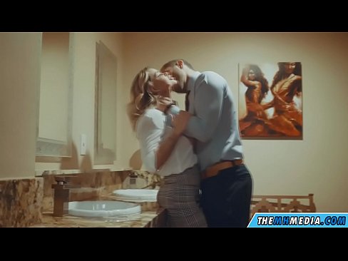❤️ Quan una rossa tetona et sedueix en un lavabo públic ❤❌  Sexe al porno ca.truedating.top